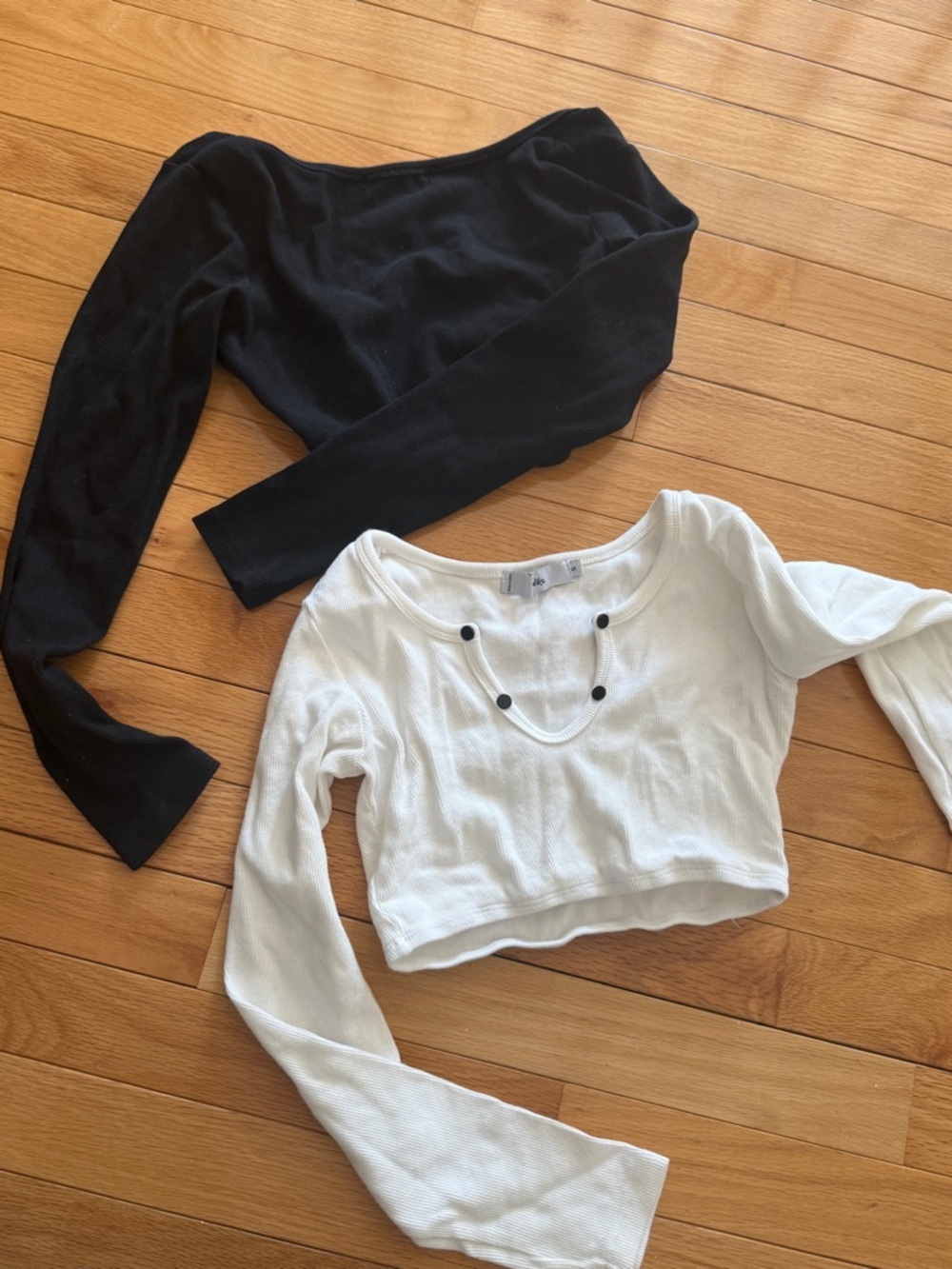 Adika Black and White Long Sleeve Cropped Tops - Set